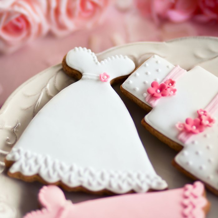 Floral wedding dress cookies