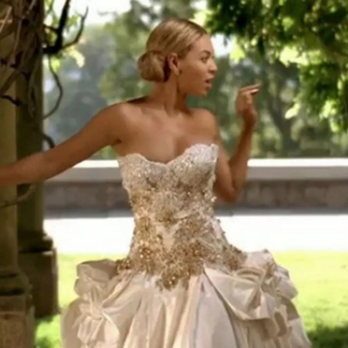 Beyonce in wedding dress